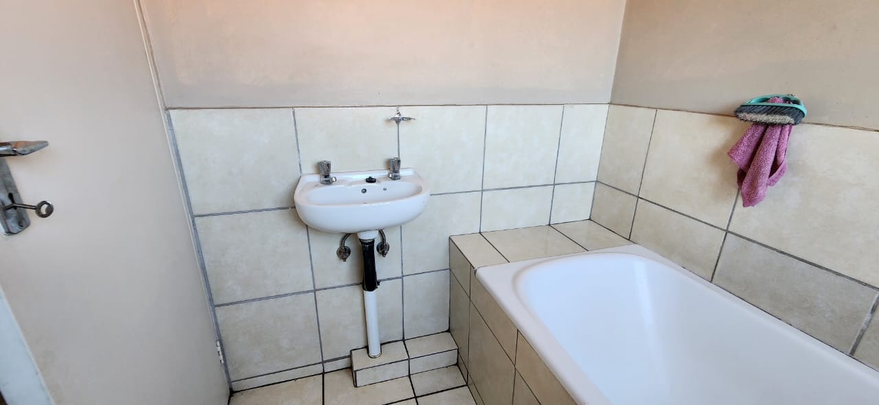 1 Bedroom Property for Sale in Rustenburg Central North West